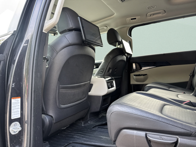 Used 2023 Kia Carnival SX Prestige FWD image 17
