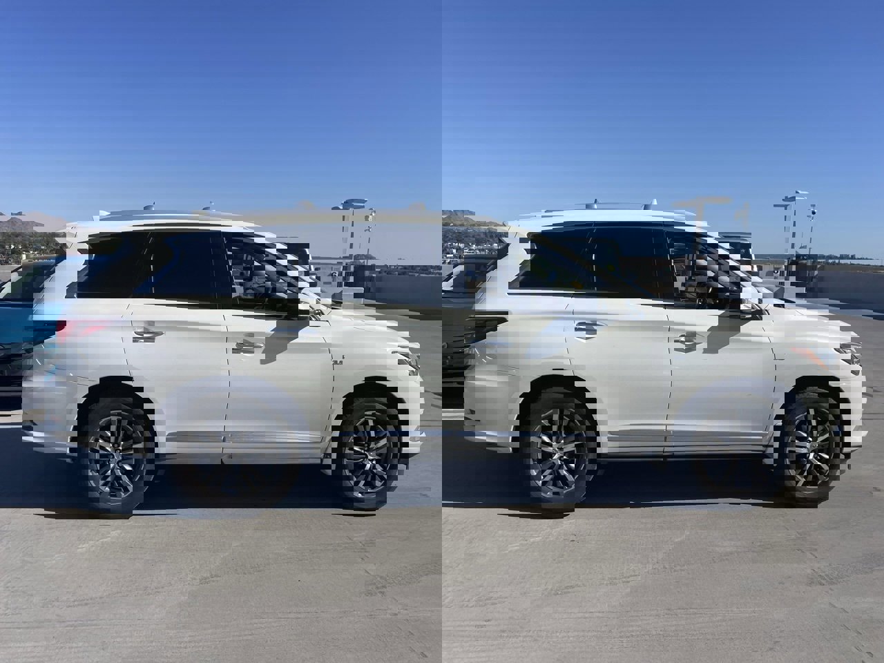 Used 2016 INFINITI QX60 FWD w/ Premium Plus Package image 3