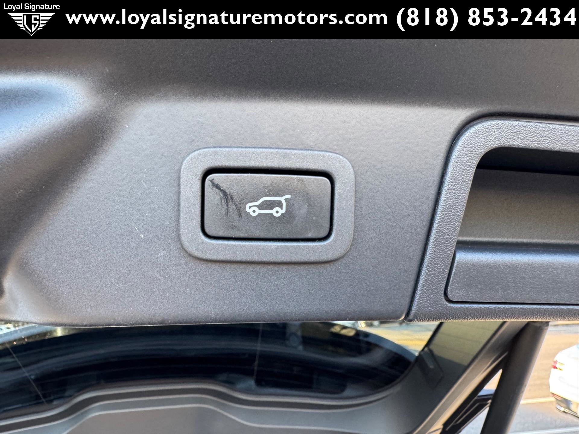 Used 2018 Land Rover Range Rover Velar R-Dynamic SE image 13