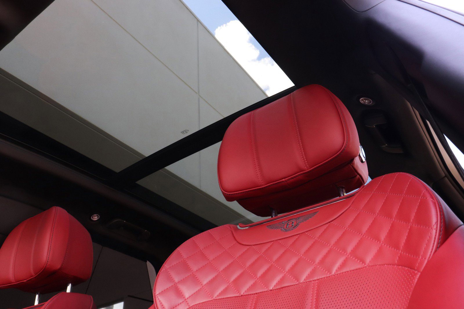 Used 2017 Bentley Bentayga image 20