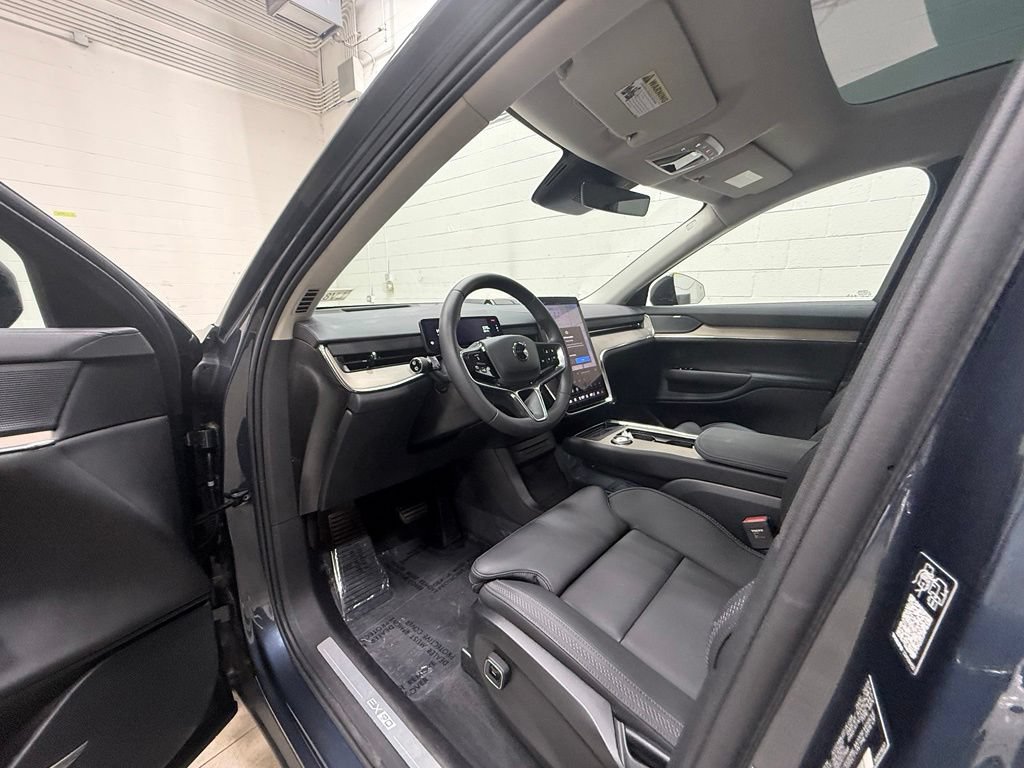 Used 2025 Volvo EX90 Ultra AWD/4WD image 29
