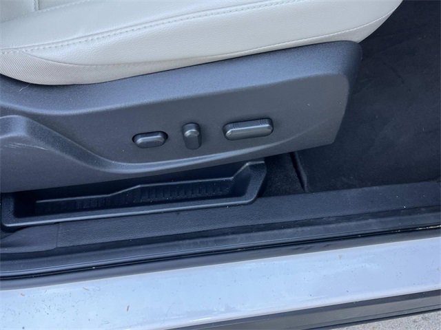 Used 2017 Ford Escape Titanium image 25