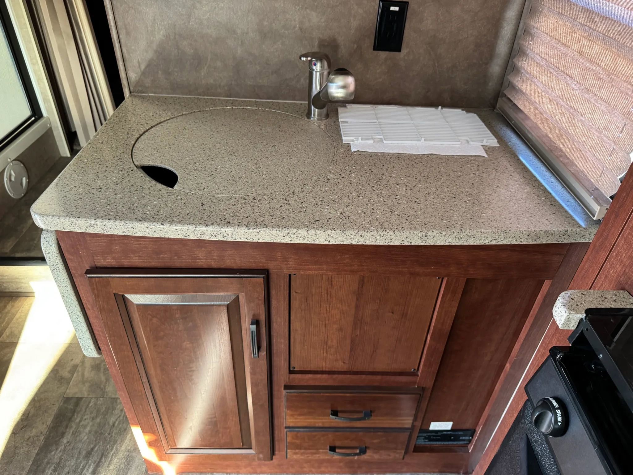 Used 2015 Ford E-450 and Econoline 450 Super Duty w/ Motorhome Prep Package image 47