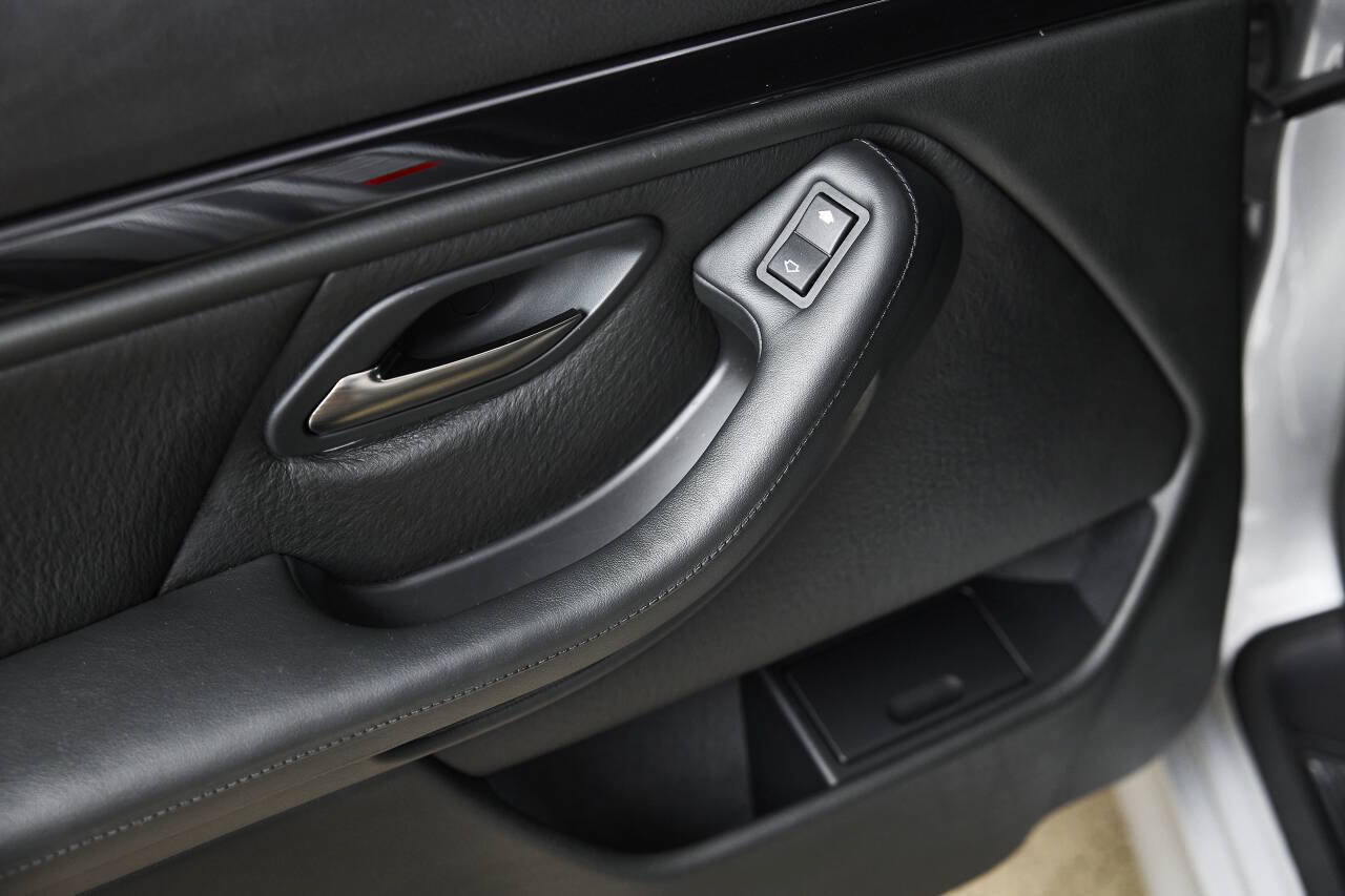 Used 2003 BMW M5 RWD image 96