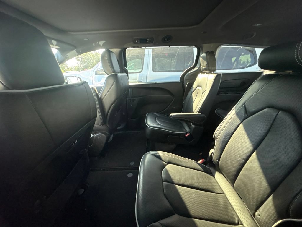 Used 2026 Chrysler Pacifica Limited w/ S Appearance Package FWD image 5