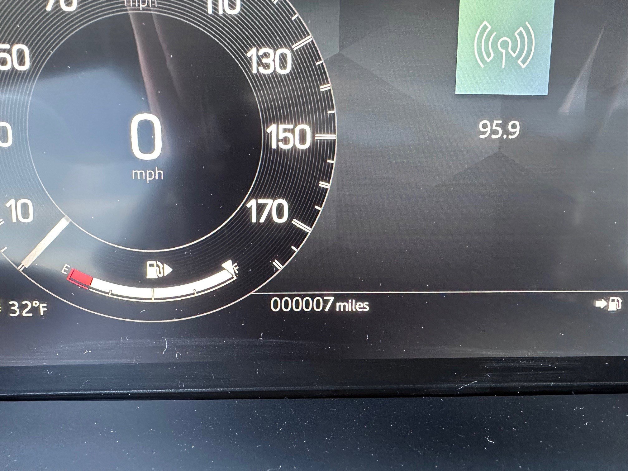 New 2026 Land Rover Discovery Sport Landmark image 9