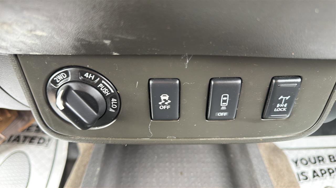 Used 2013 Nissan Frontier PRO-4X AWD/4WD image 27
