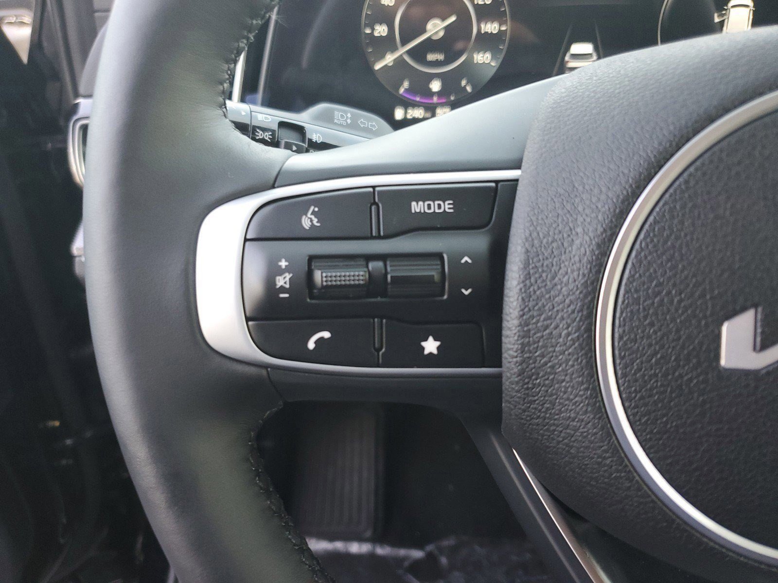 New 2025 Kia Sportage SX image 23