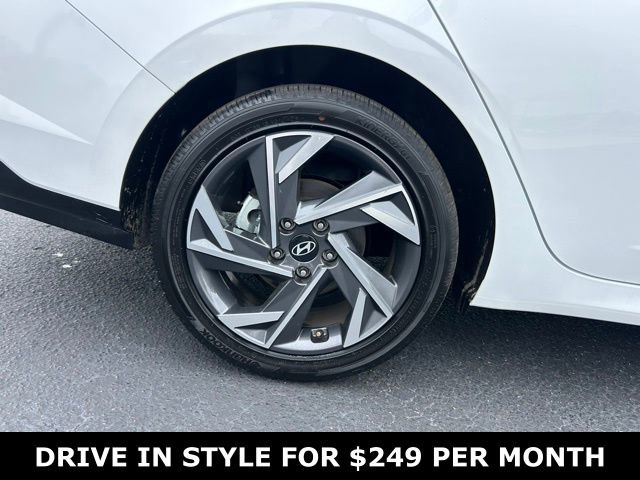 Used 2025 Hyundai Elantra SEL image 7