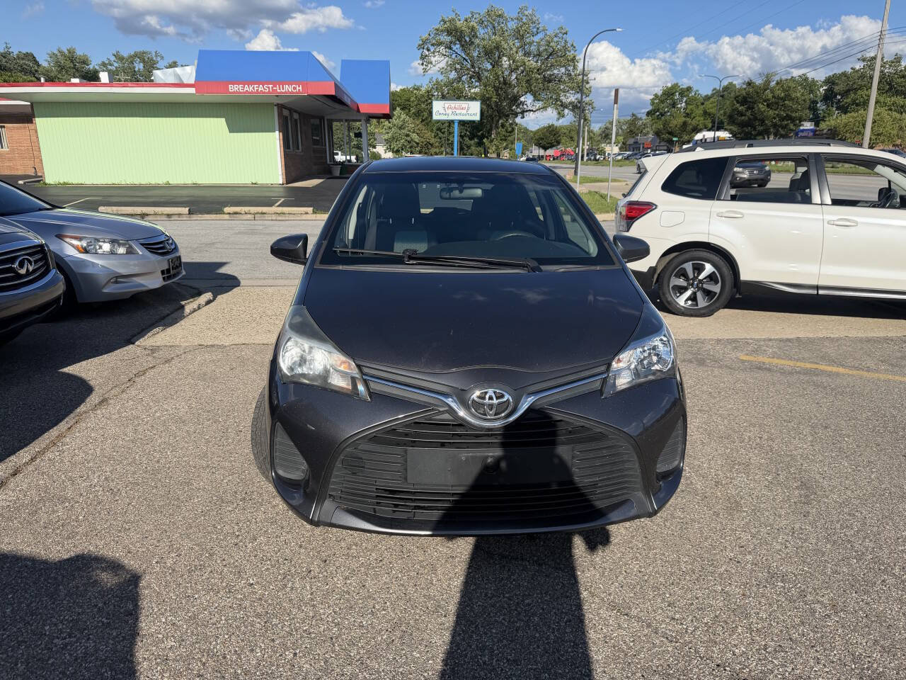 Used 2016 Toyota Yaris L FWD image 3