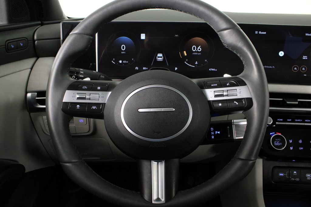 Certified 2025 Hyundai Tucson Limited FWD image 10