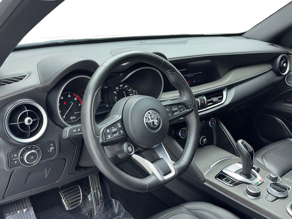 Used 2022 Alfa Romeo Stelvio Ti AWD/4WD image 10