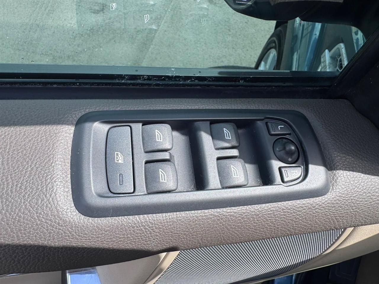 Used 2012 Land Rover LR4 AWD/4WD image 34