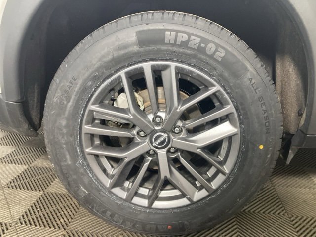 Used 2024 Nissan Rogue S image 21