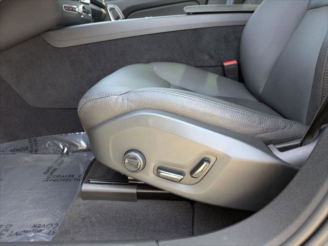 Used 2025 Volvo XC60 T8 Plus w/ Protection Package Premier image 21