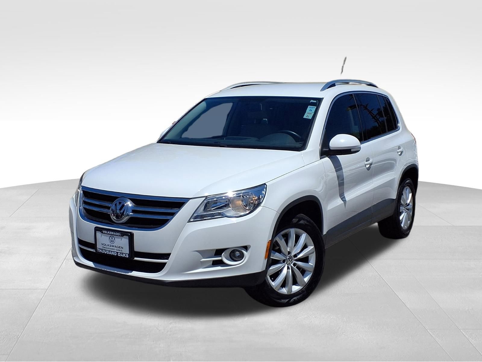 Used 2011 Volkswagen Tiguan SE FWD image 1