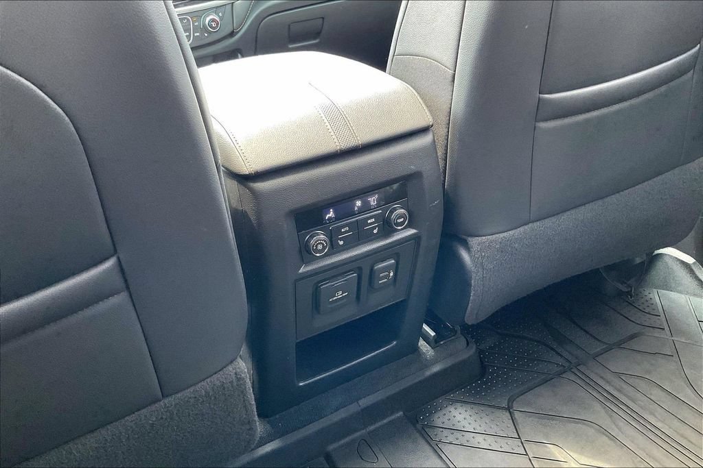 Used 2021 Chevrolet Traverse Premier w/ Redline Edition AWD/4WD image 34