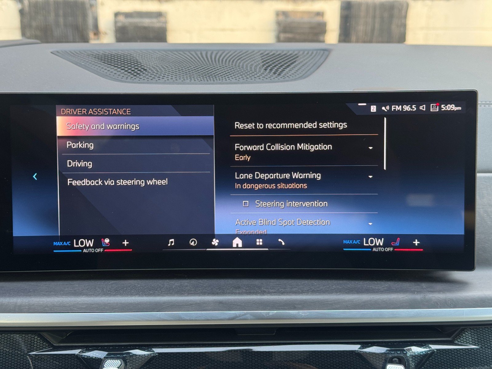 Used 2025 BMW X5 sDrive40i w/ Climate Comfort Package RWD image 31