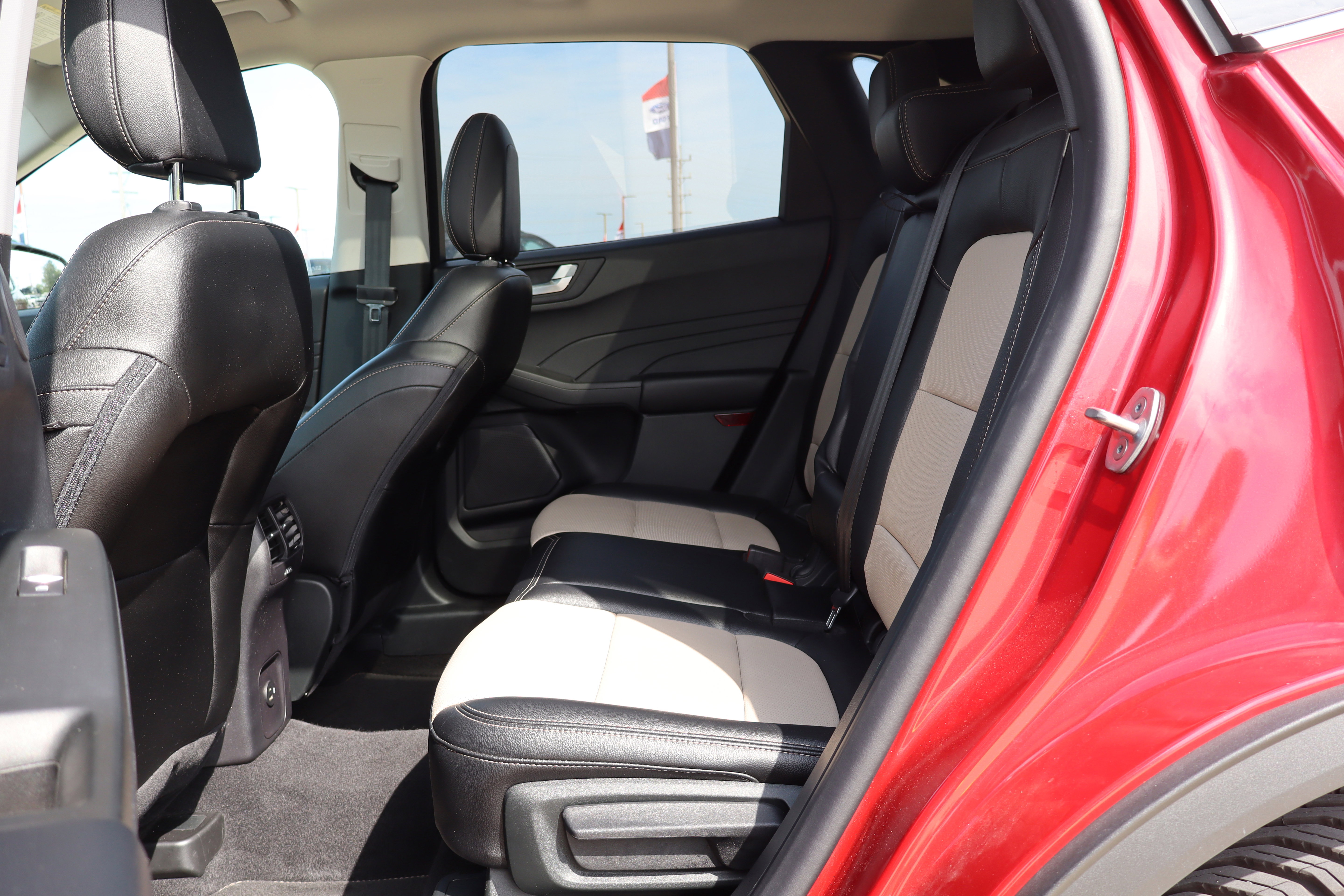 Used 2022 Ford Escape Titanium w/ Titanium Elite Package image 11