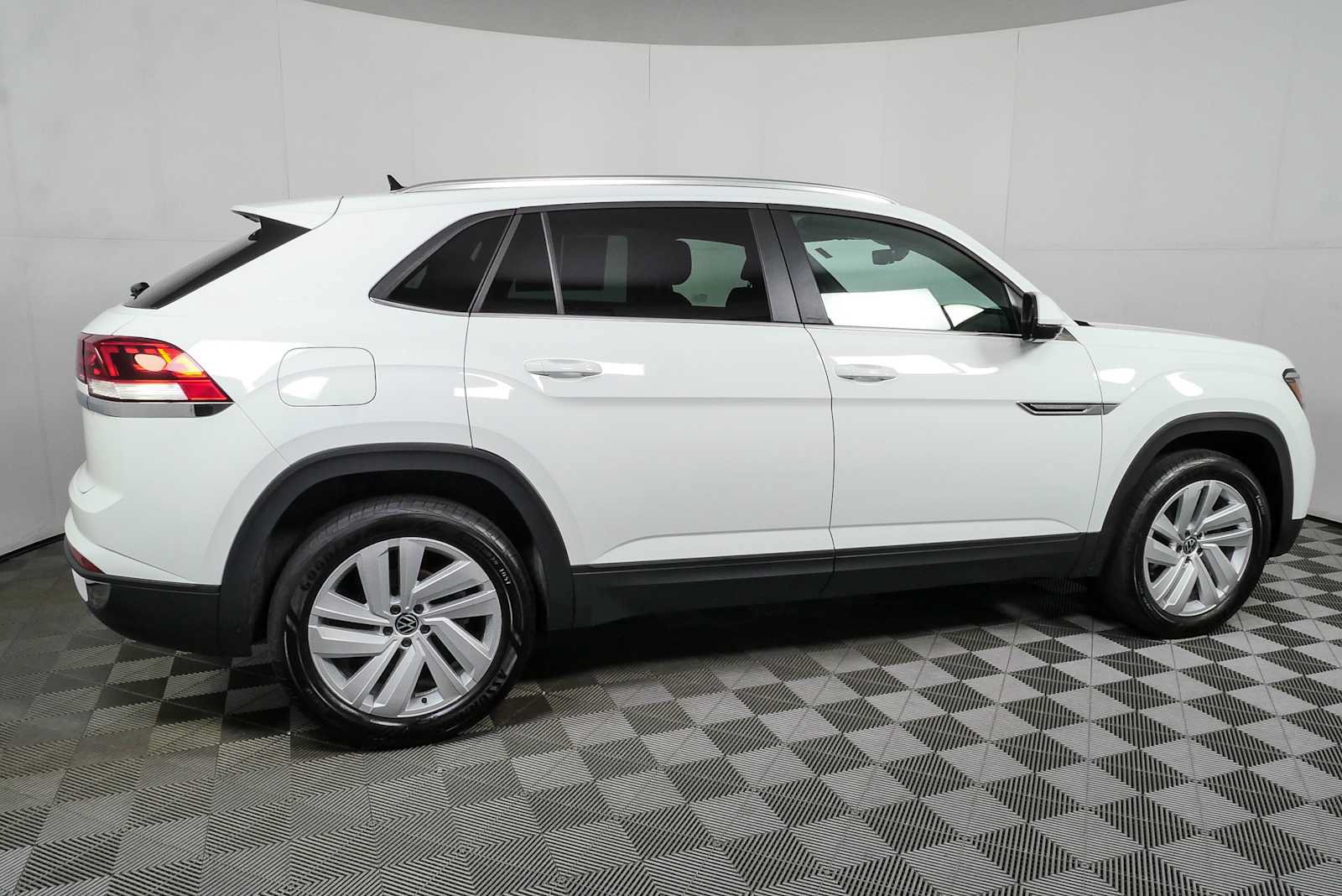 Certified 2023 Volkswagen Atlas Cross Sport SE FWD image 3