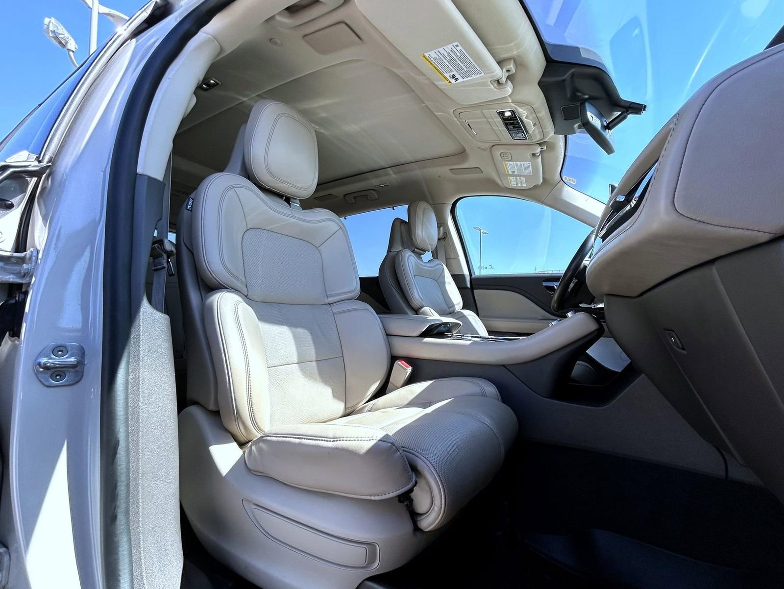 Used 2020 Lincoln Aviator Reserve w/ Equipment Group 202A AWD/4WD image 14