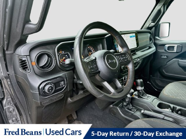 Used 2024 Jeep Gladiator Mojave w/ Technology Group AWD/4WD image 7