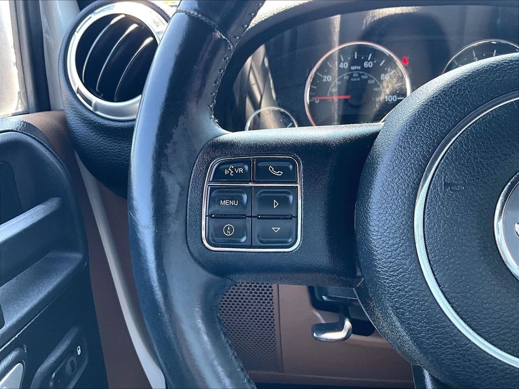 Used 2015 Jeep Wrangler Unlimited Sahara w/ Connectivity Group AWD/4WD image 19