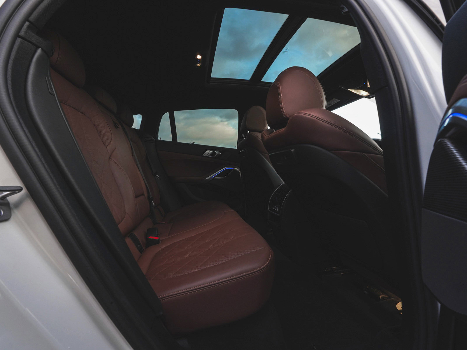 Used 2023 BMW X6 xDrive40i w/ M Sport Package image 32