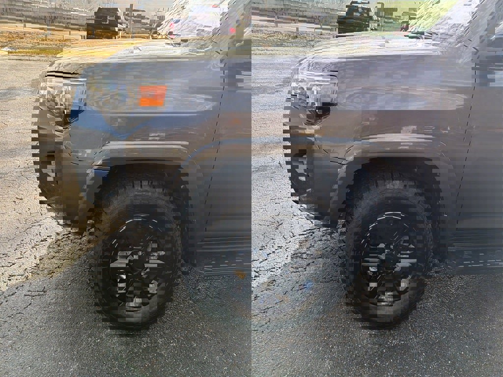 Used 2019 Toyota 4Runner SR5 image 9