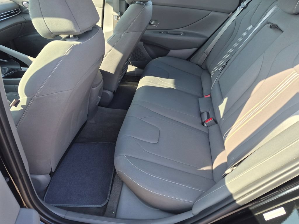 Used 2024 Hyundai Elantra SEL w/ Convenience Package FWD image 17