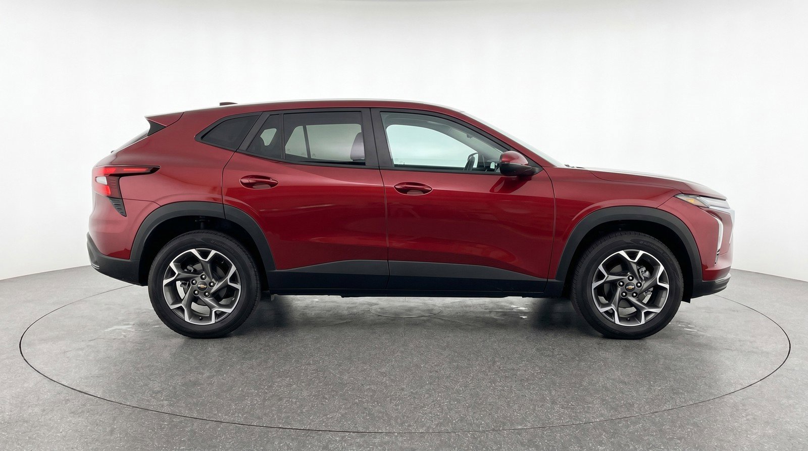 Used 2025 Chevrolet Trax LT FWD image 11