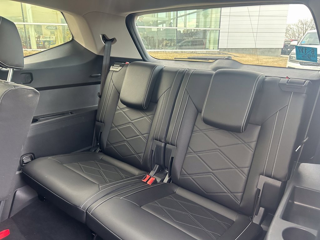 Used 2025 Volkswagen Atlas SE image 14