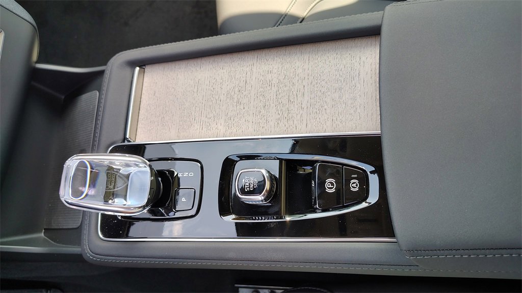 New 2026 Volvo XC90 B6 Plus w/ Protection Package Premier image 27