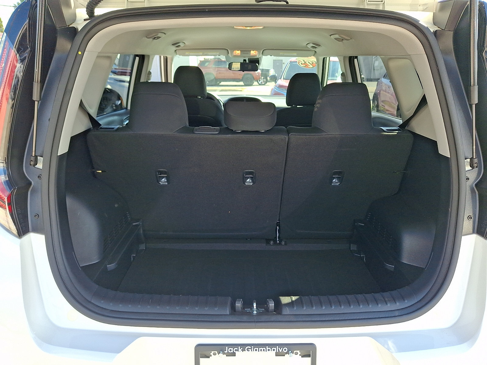 Certified 2025 Kia Soul LX w/ LX Technology Package FWD image 28