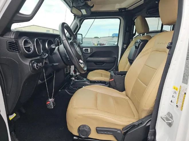 Used 2018 Jeep Wrangler Unlimited Sahara w/ LED Lighting Group AWD/4WD image 9