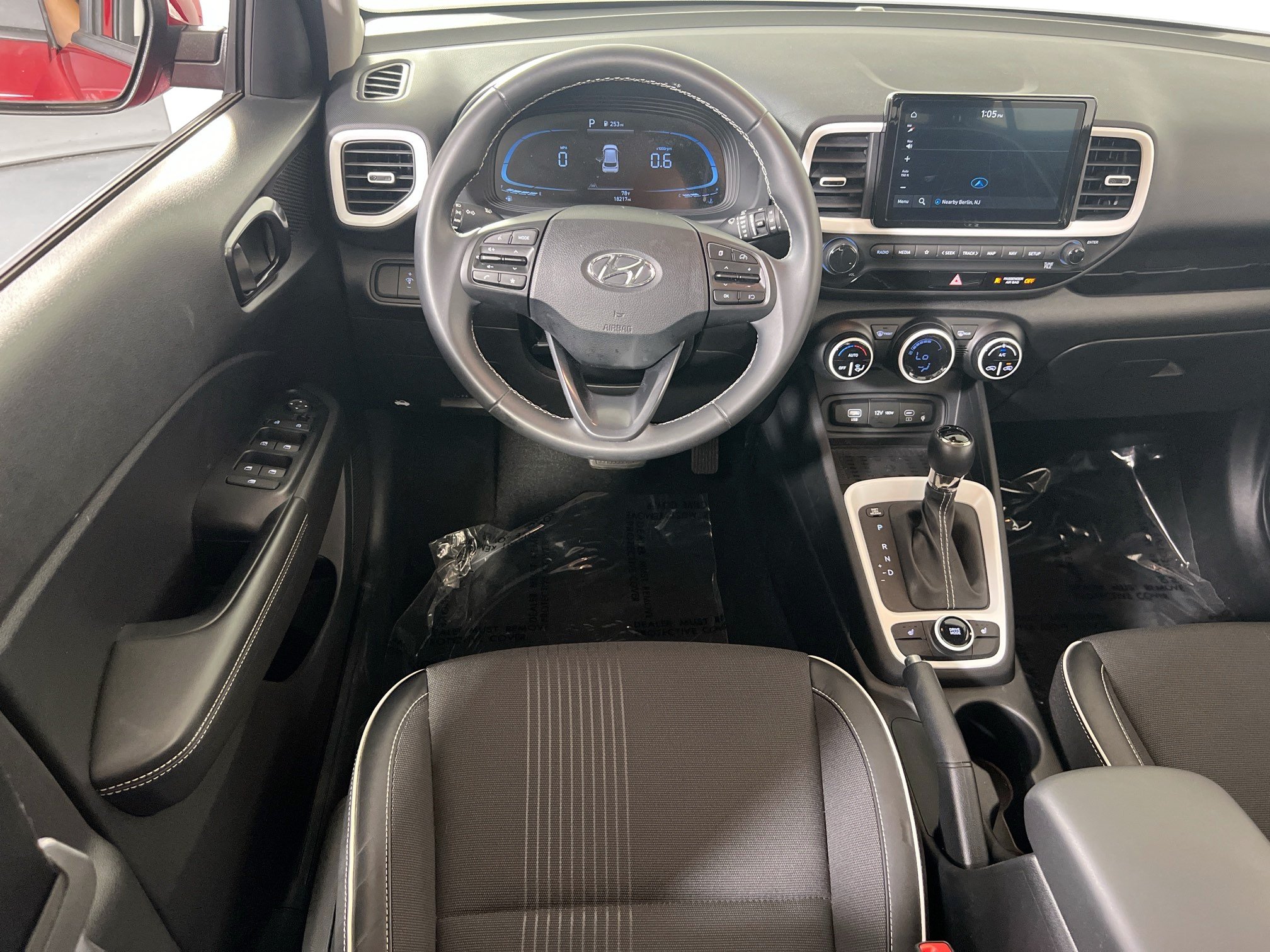 Used 2023 Hyundai Venue Limited FWD image 22