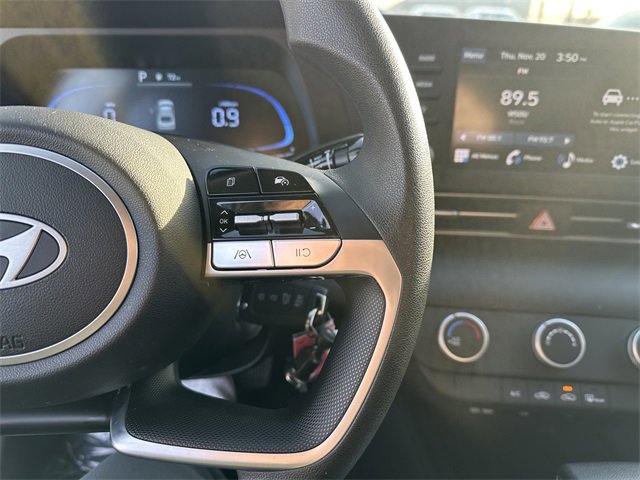 Used 2025 Hyundai Elantra SE image 27