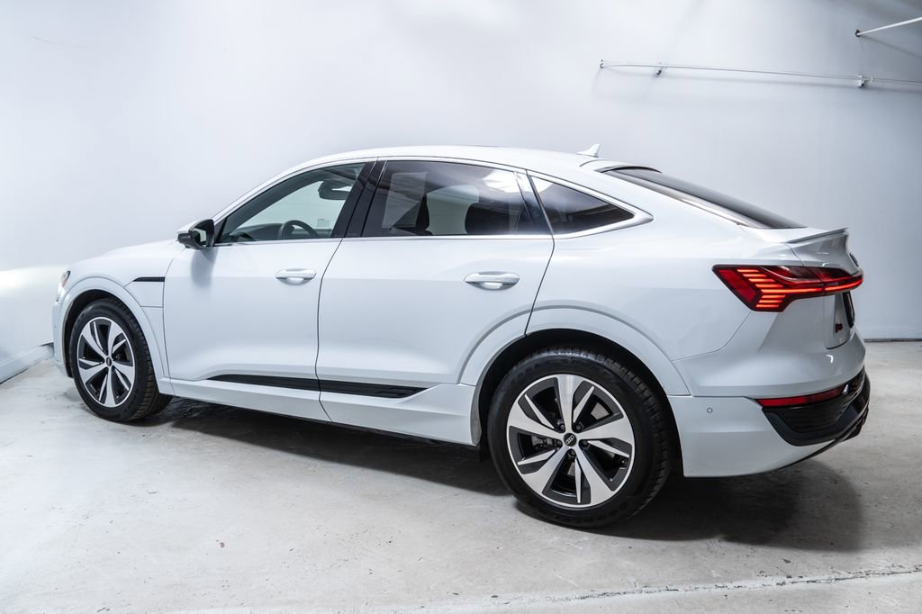 Used 2024 Audi Q8 e-tron Premium Plus image 2