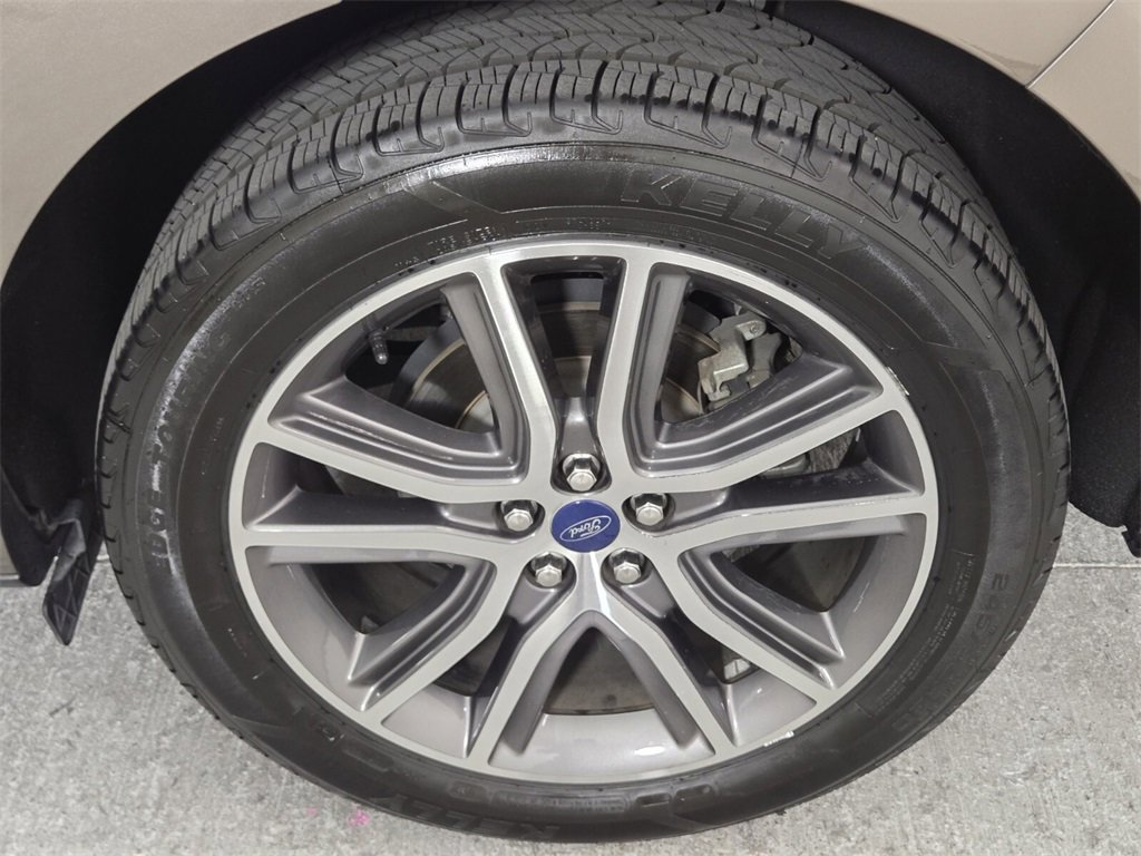 Used 2019 Ford Edge Titanium w/ Equipment Group 301A image 13