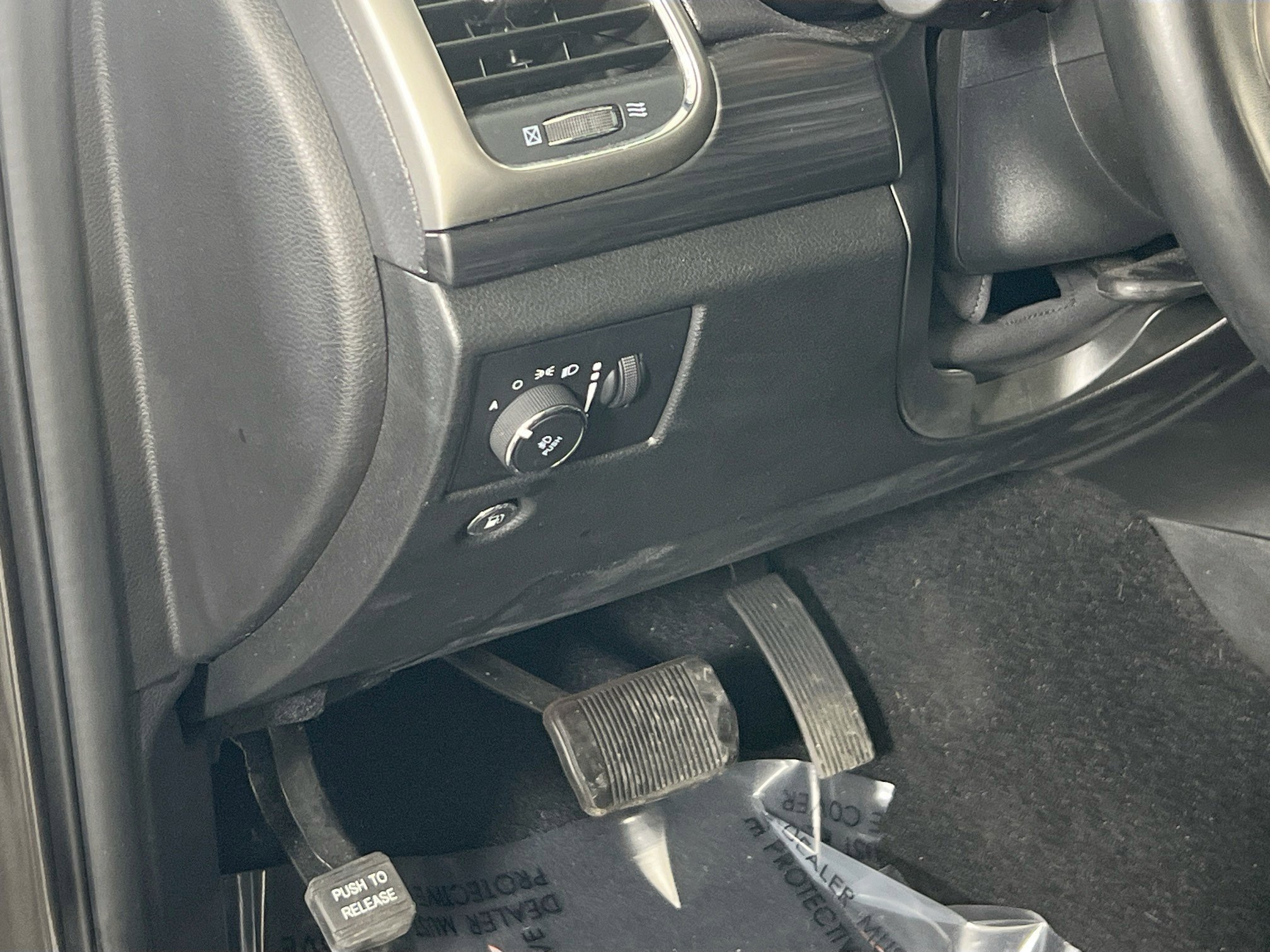 Used 2021 Jeep Grand Cherokee Laredo X image 10