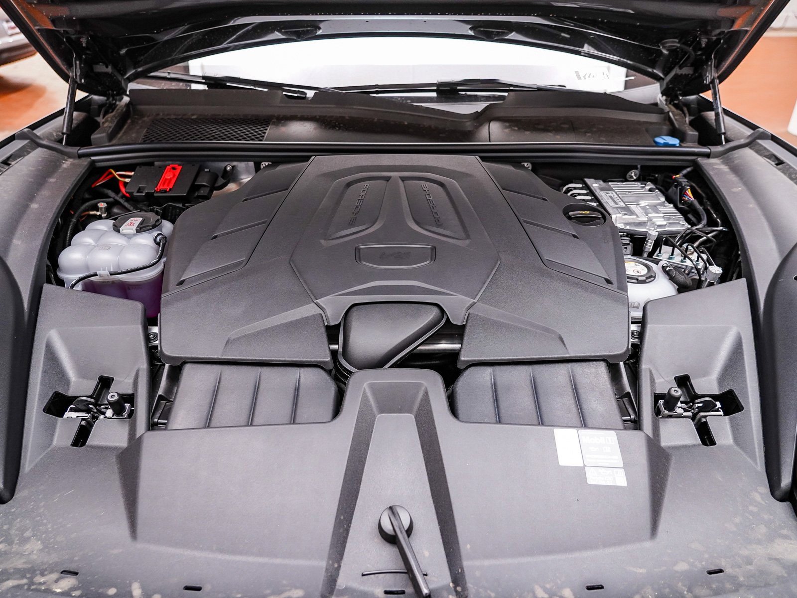 Certified 2025 Porsche Cayenne E-Hybrid image 33