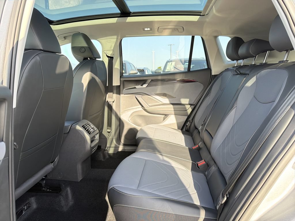 New 2026 Volkswagen Tiguan SE FWD image 13