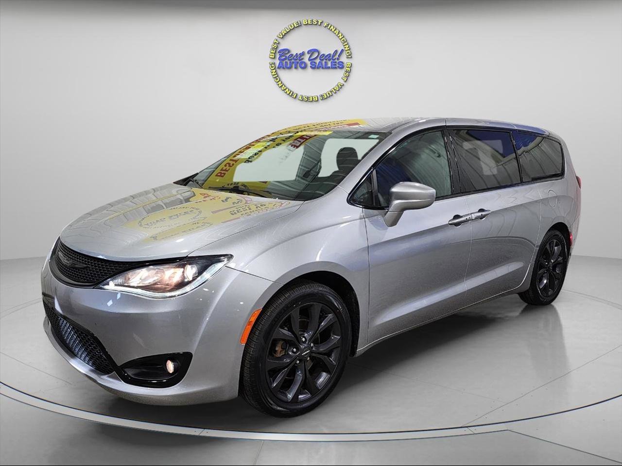 Used 2020 Chrysler Pacifica Touring w/ S Appearance Package image 1