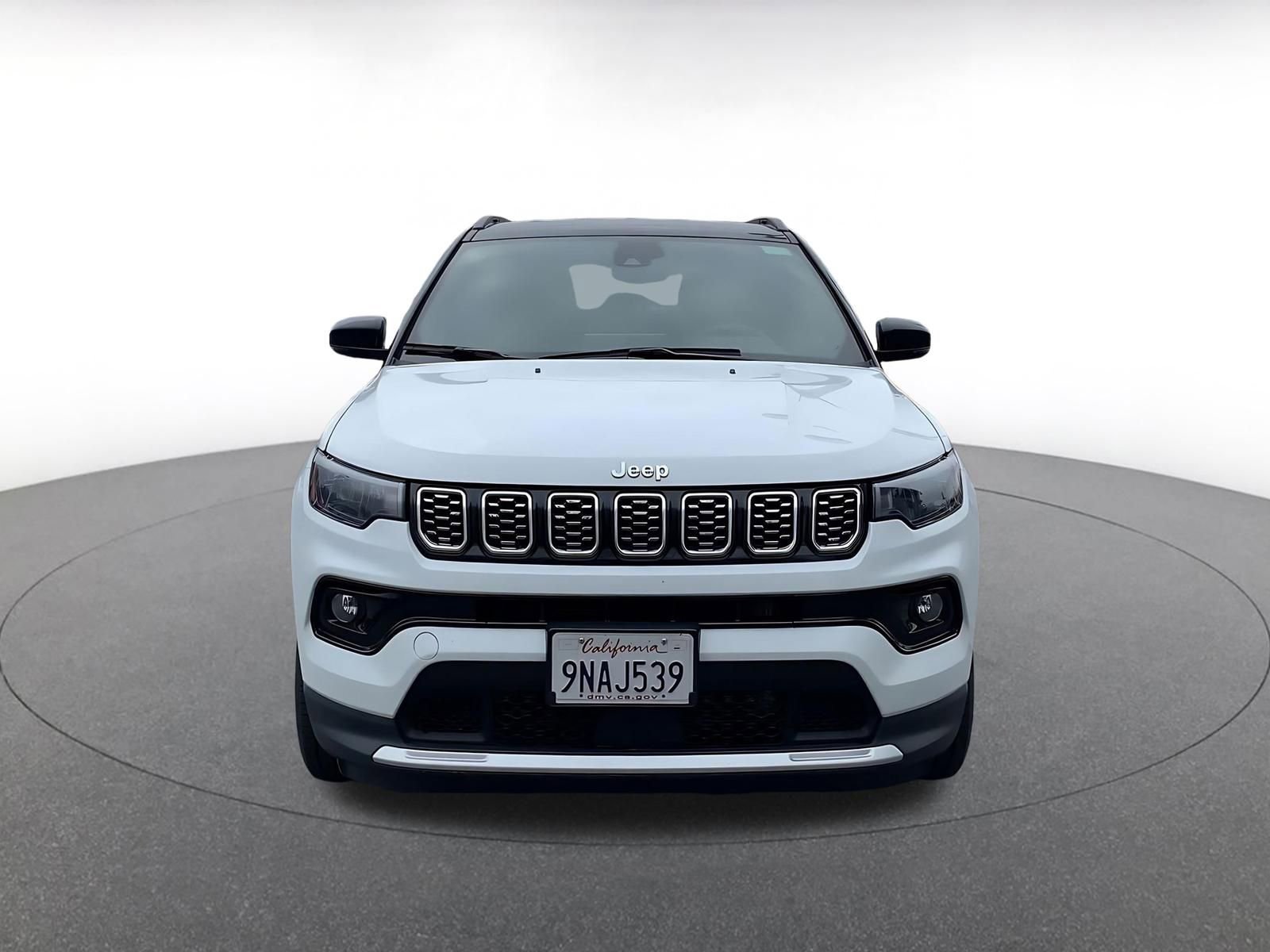 Used 2025 Jeep Compass Limited image 4