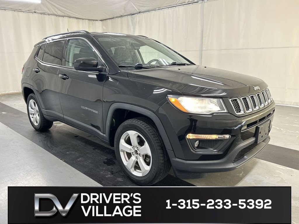 Used 2019 Jeep Compass Latitude image 1