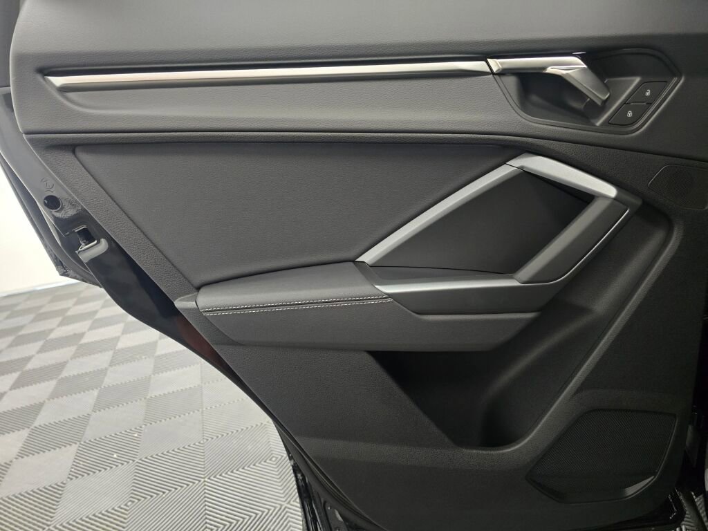 New 2025 Audi Q3 2.0T Premium image 18