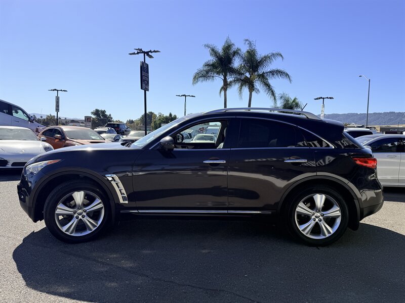 Used 2011 INFINITI FX35 AWD w/ Premium Pkg image 4