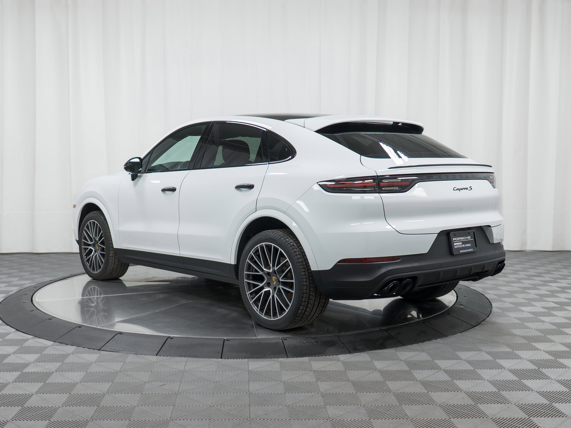 Certified 2020 Porsche Cayenne S image 3