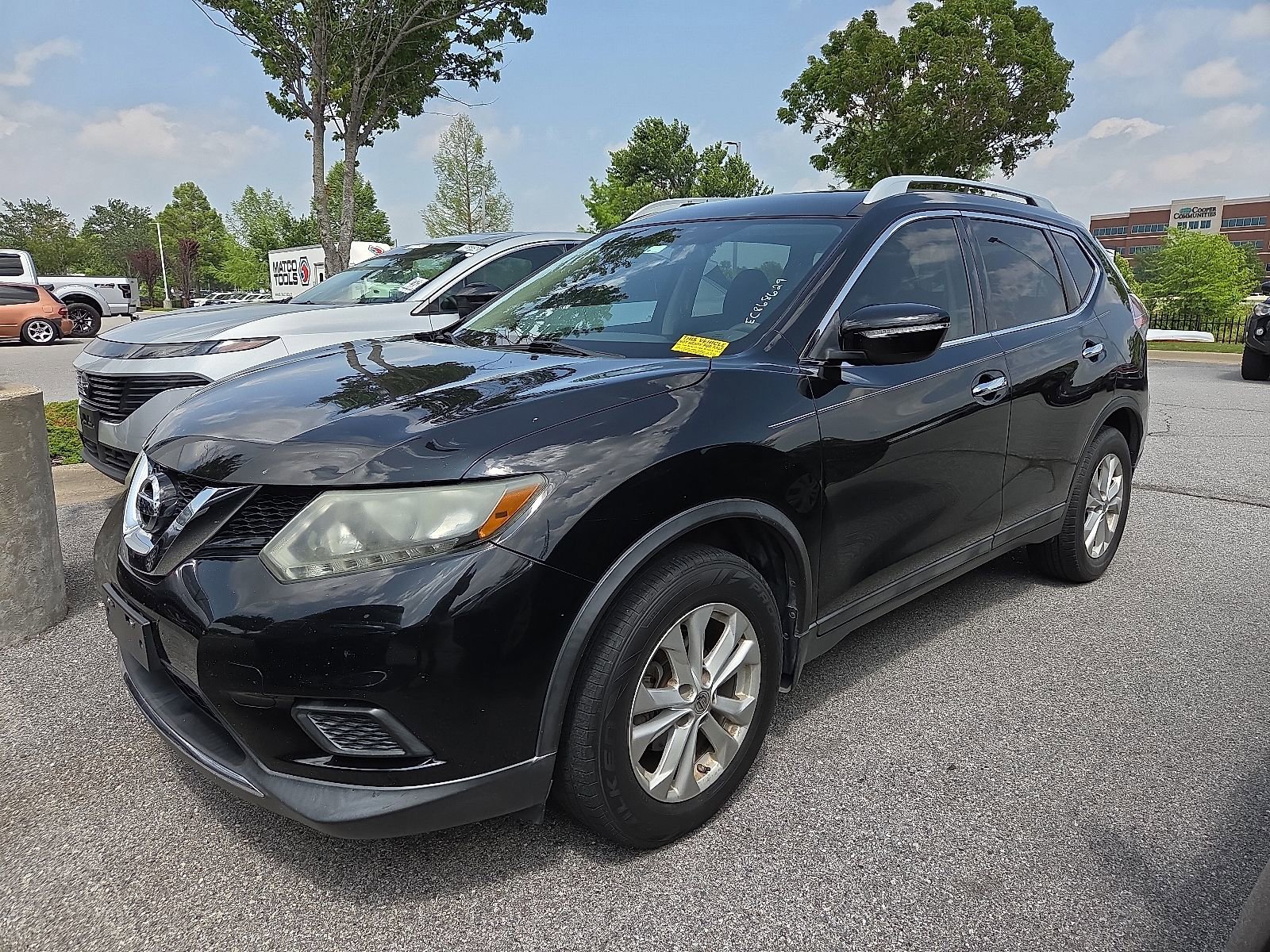 Used 2014 Nissan Rogue SV FWD image 2