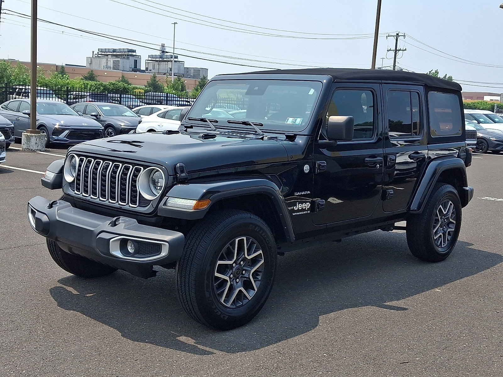 Used 2024 Jeep Wrangler Unlimited Sahara w/ Technology Group AWD/4WD image 3